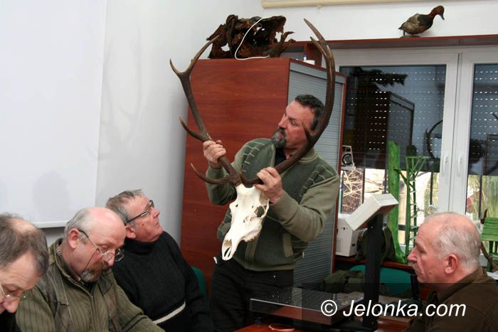 JELENIA GÓRA: Jelenie wieńce na medal
