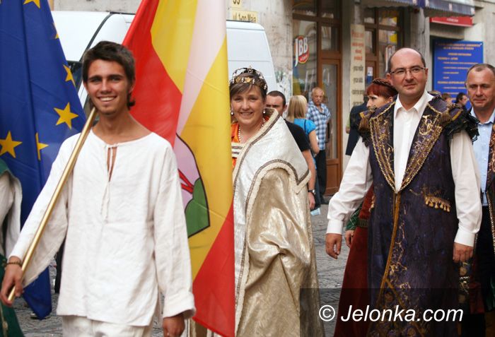 JELENIA GÓRA: Bezkrólewie, czyli szef w rozjazdach