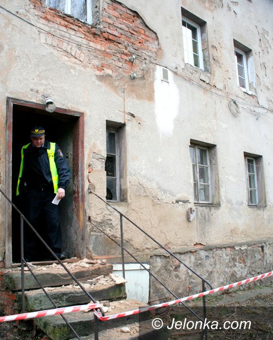 JELENIA GÓRA: Dom się sypie: remontu nie będzie
