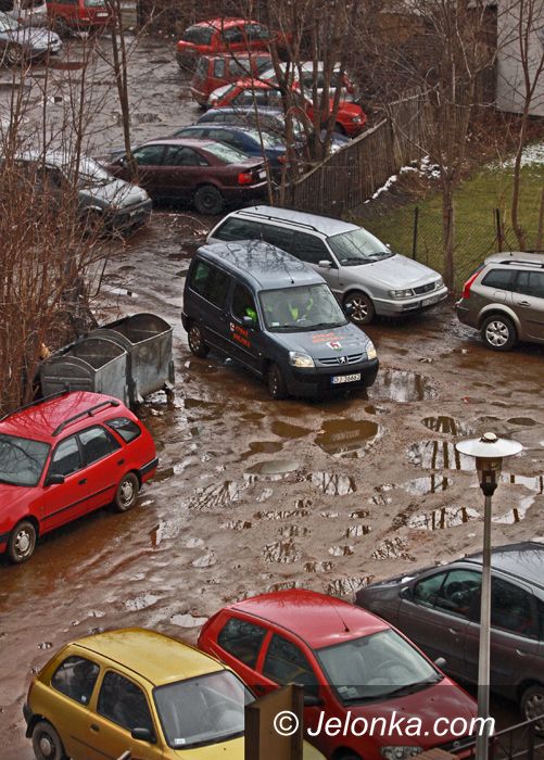 JELENIA GÓRA: Parking jak bagno: ale wstyd!