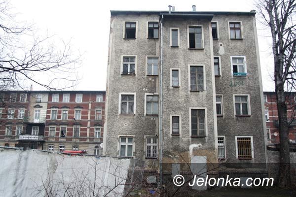 Jelenia Góra: Pożar pod dachem: zaprószenie czy podpalenie?