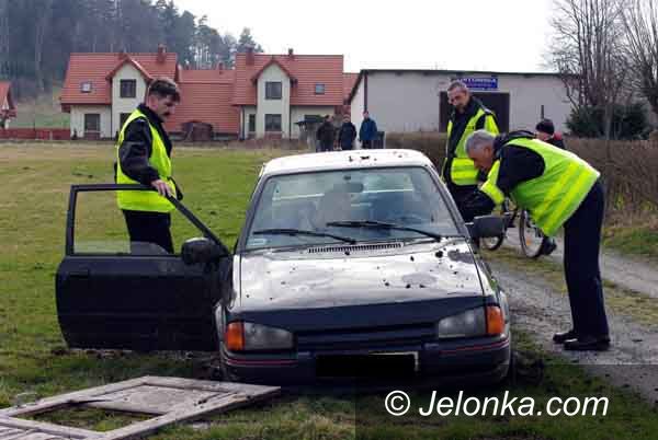 JELENIA GÓRA: Po dużej wódce wjechali w boisko