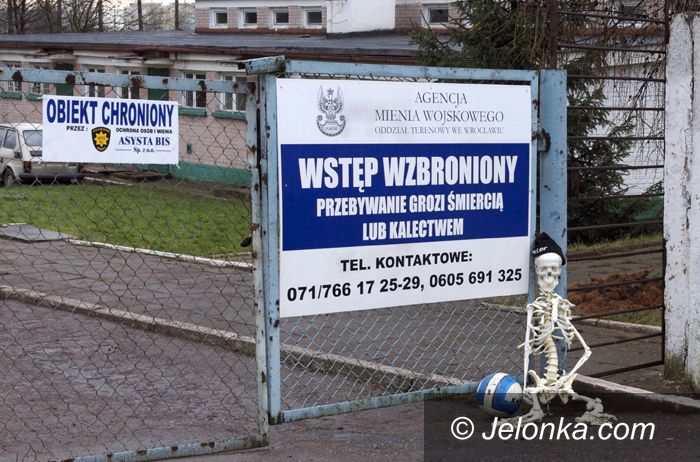 JELENIA GÓRA/ KRAJ: Teren boiska – Wstęp Wzbroniony!
