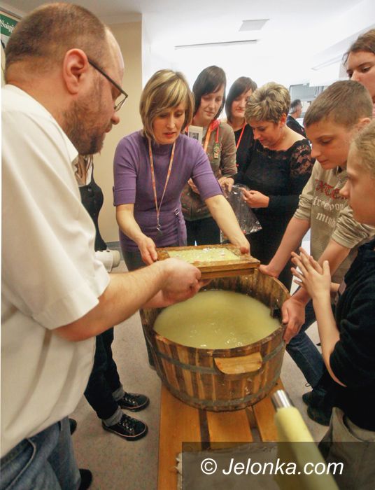 JELENIA GÓRA: Papierowa historia w Książnicy Karkonoskiej