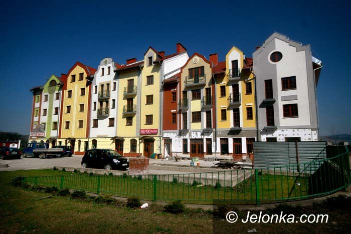 JELENIA GÓRA: Przy Kopernika jak w prospekcie