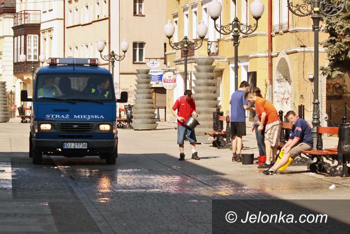 JELENIA GÓRA: Mokra wojna dyngusowa