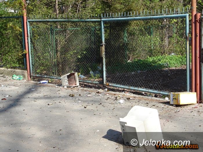 JELENIA GÓRA: Pod Chojnikiem krajobraz z brudami