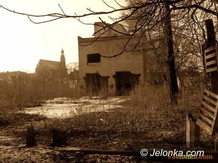 JELENIA GÓRA: Zwłoki w ruinach
