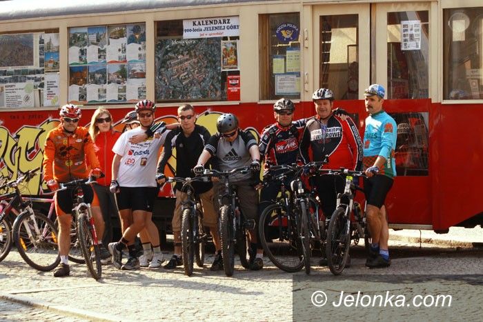 JELENIA GÓRA: Ruszyli tramwajowym szlakiem – video
