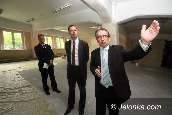 JELENIA GÓRA: Edukacja z wielką klasą