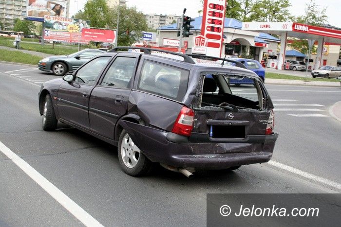 JELENIA GÓRA: Tir wjechał w tył opla vectry