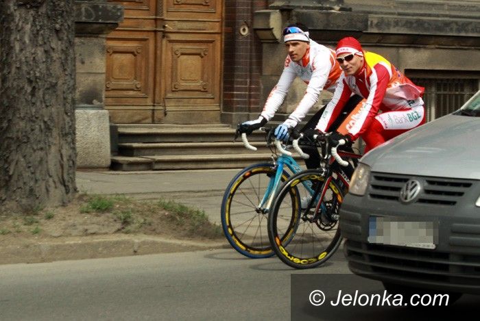 JELENIA GÓRA: Rowerowa stolica, czyli strzał w kolano