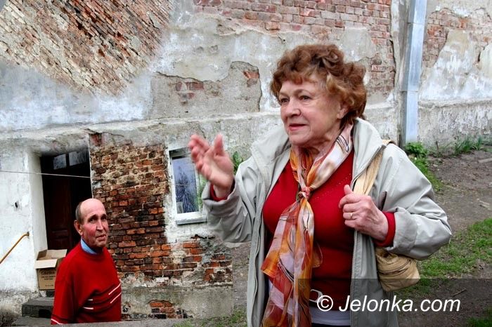 JELENIA GÓRA: Wszystko gnije od wilgoci
