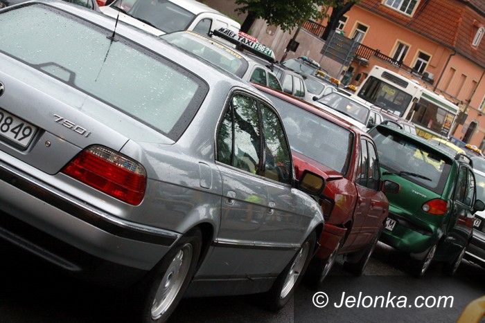 JELENIA GÓRA: Karambol na placu kard. Wyszyńskiego