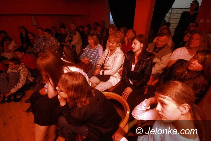 JELENIA GÓRA: Akta tajne przez poufne w BWA – video