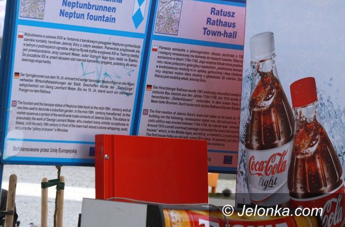 JELENIA GÓRA: Dezinformacja na placu Ratuszowym