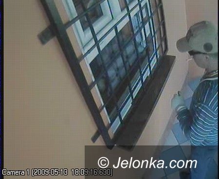 REGION: Napadł na kantor, szuka go policja