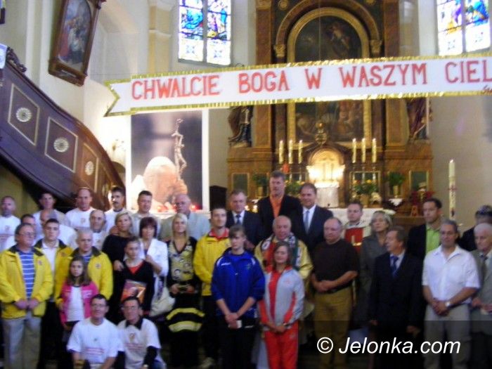 Jelenia Góra/Chmieleń: Sportowcy nie zapomnieli o Papieżu
