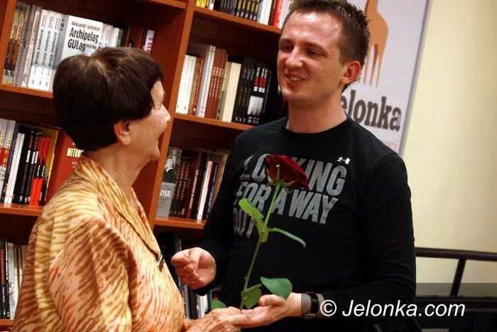JELENIA GÓRA: Rzut zgniłym jajkiem w złego aktora