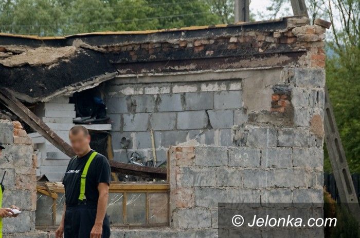 JELENIA GÓRA: Dach szopy przygniótł człowieka