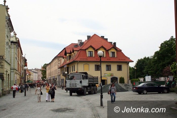 JELENIA GÓRA: Po bruku latwiej w szpilkach