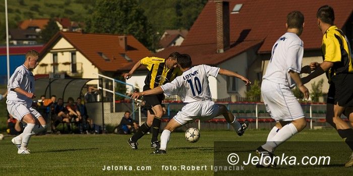 Jelenia Góra: Lotnik ucieka przed spadkiem