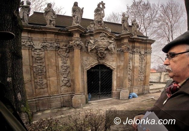 JELENIA GÓRA: Zamkną bramy parku przy kościele garnizonowym