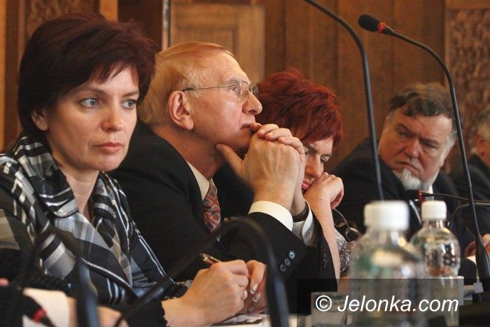 JELENIA GÓRA: Będzie gorąco na sali obrad
