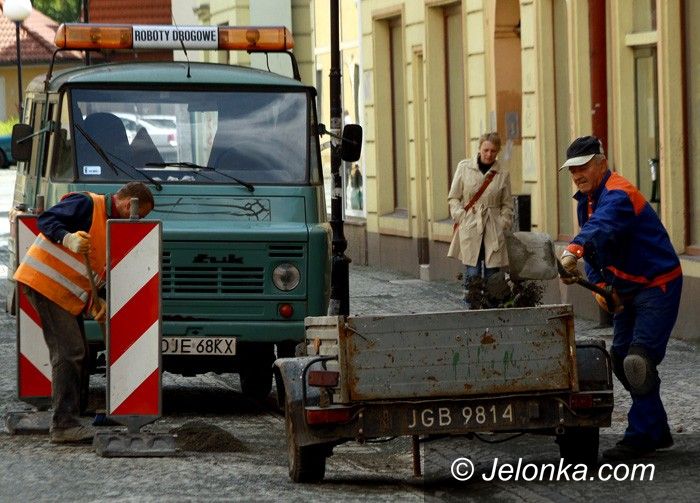 JELENIA GÓRA: Wywożą uciążliwy i brudzący miał