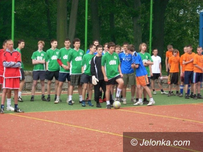Jelenia Góra: Szkolny turniej na szóstkę