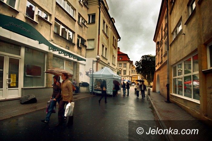 JELENIA GÓRA: Miasto musi żyć (straganami)