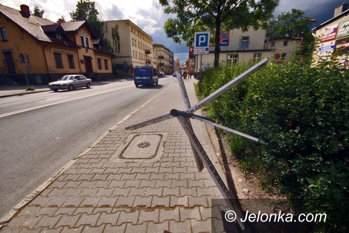JELENIA GÓRA: Chuligani zniszczyli znaki