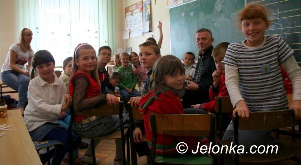 JELENIA GÓRA: Wujcio Rysio czytał dzieciom