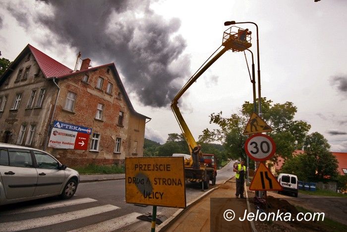JELENIA GÓRA: Przy ul. Głowackiego równiej i jaśniej