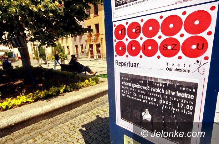 JELENIA GÓRA: Przebojowe „Lato w teatrze” z „Histeryją”