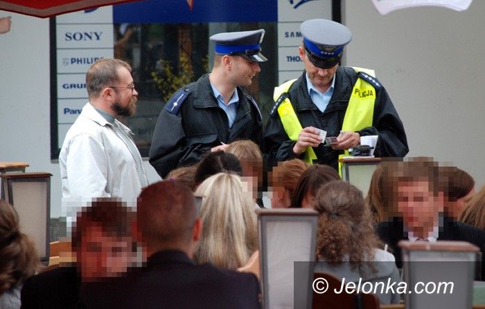 JELENIA GÓRA: Zakazany procentowy owoc kusi