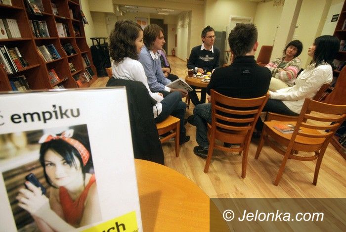 JELENIA GÓRA: Komedia z trupem kucharza