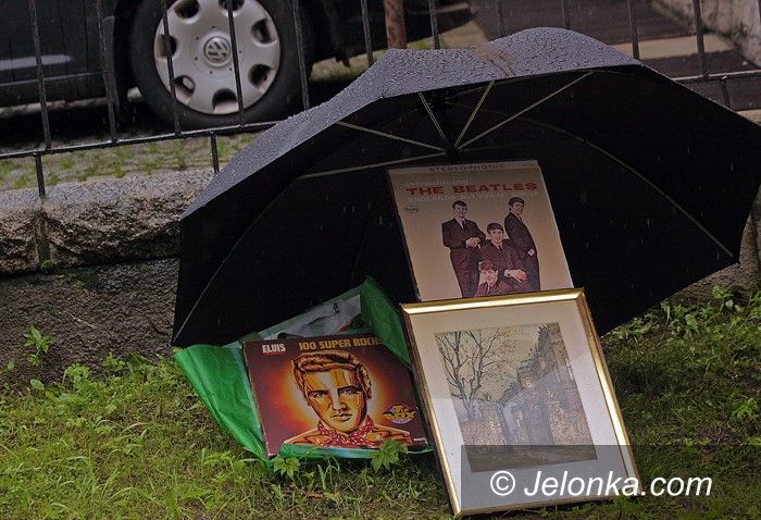 JELENIA GÓRA: Plucha z antykami