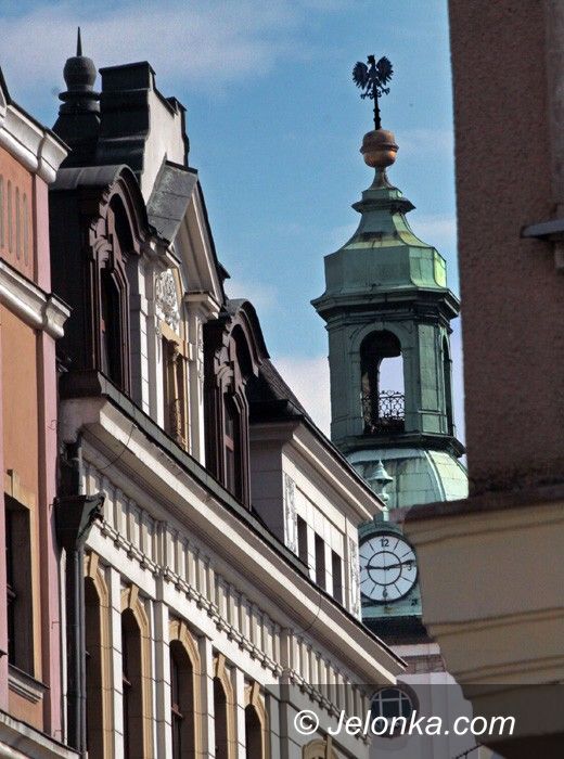 JELENIA GÓRA: Stanął zegar na ratuszowej wieży