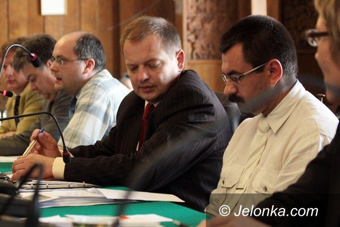 JELENIA GÓRA: O dopłatach do wody i salonie gier