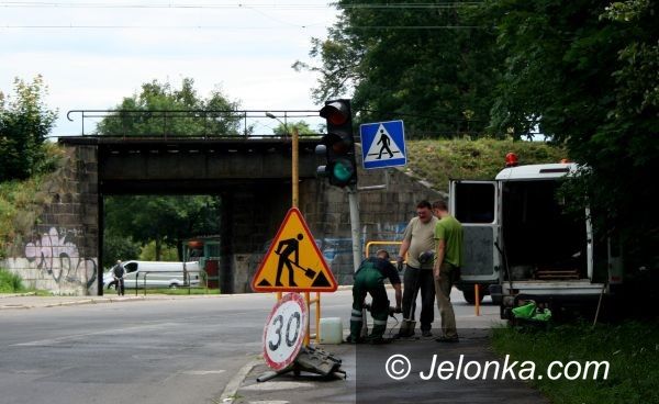 JELENIA GÓRA: Noga z gazu – roboty na drogach!