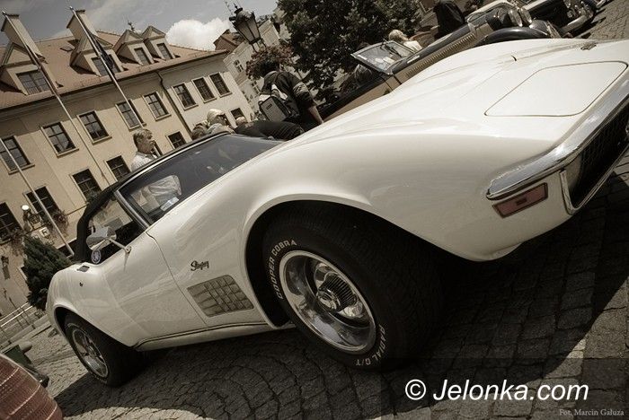 JELENIA GÓRA: Błyszczące automobile w Rynku