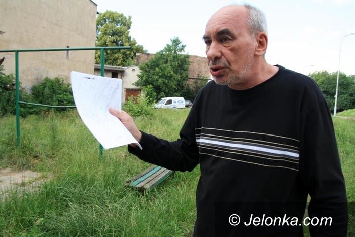 JELENIA GÓRA: Szalet bardzo blisko ratusza