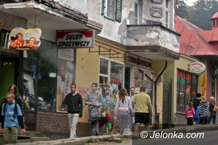 JELENIA GÓRA: Kurort się sypie na oczach turystów