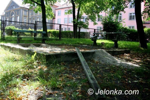 JELENIA GÓRA: Demolki z nudów