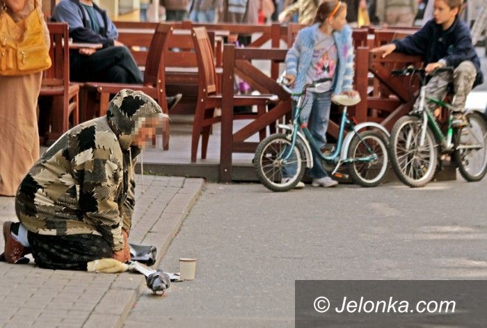 JELENIA GÓRA: Cygańscy żebracy nie chcą pomocy