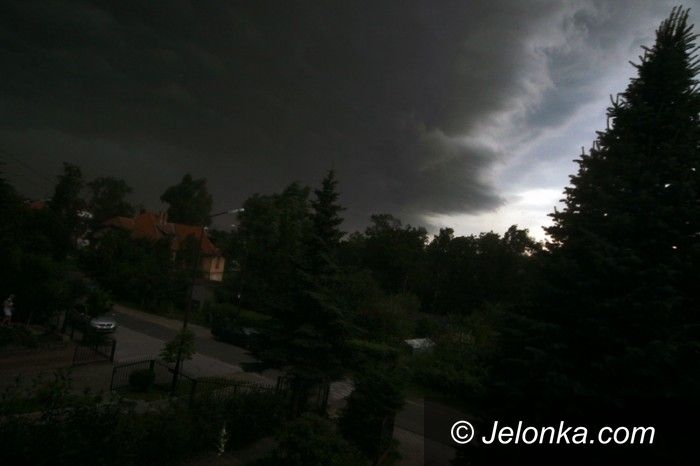JELENIA GÓRA: Huragan nad Jelenią Górą – są ofiary w ludziach? – video