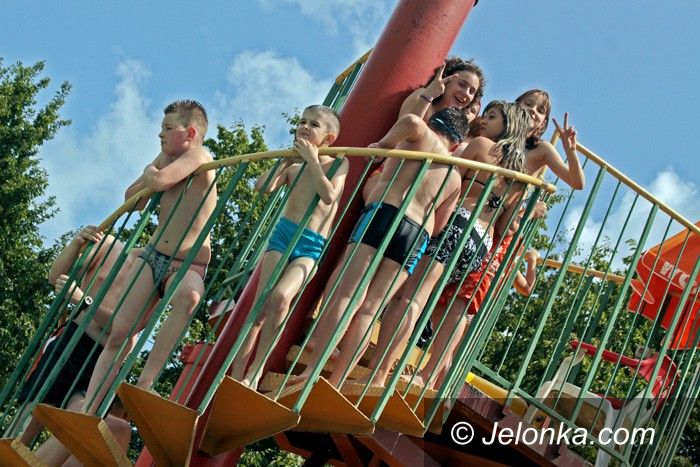 JELENIA GÓRA: Lato na basenie, przy ognisku lub z pizzą
