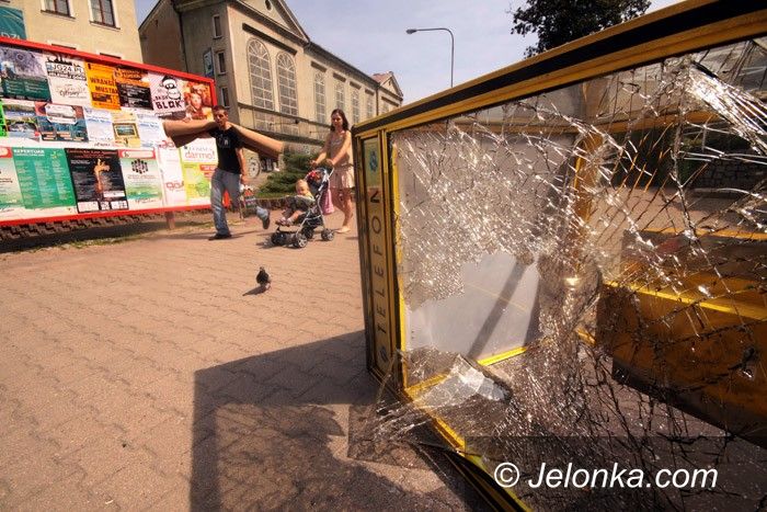 JELENIA GÓRA: Nocne jeleniogórzan demolki