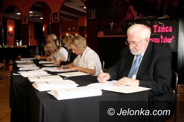 JELENIA GÓRA: Z fryzjerskim fachem w ręku